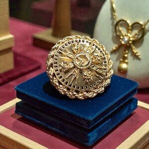 ST JOHN Vintage Gold-tone Starburst Brooch with Roped Edge